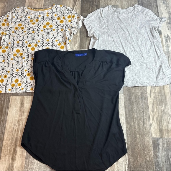 Women’s Medium Blouses, Lot Of 3, Black, Floral, Gray/White - Picture 5 of 5